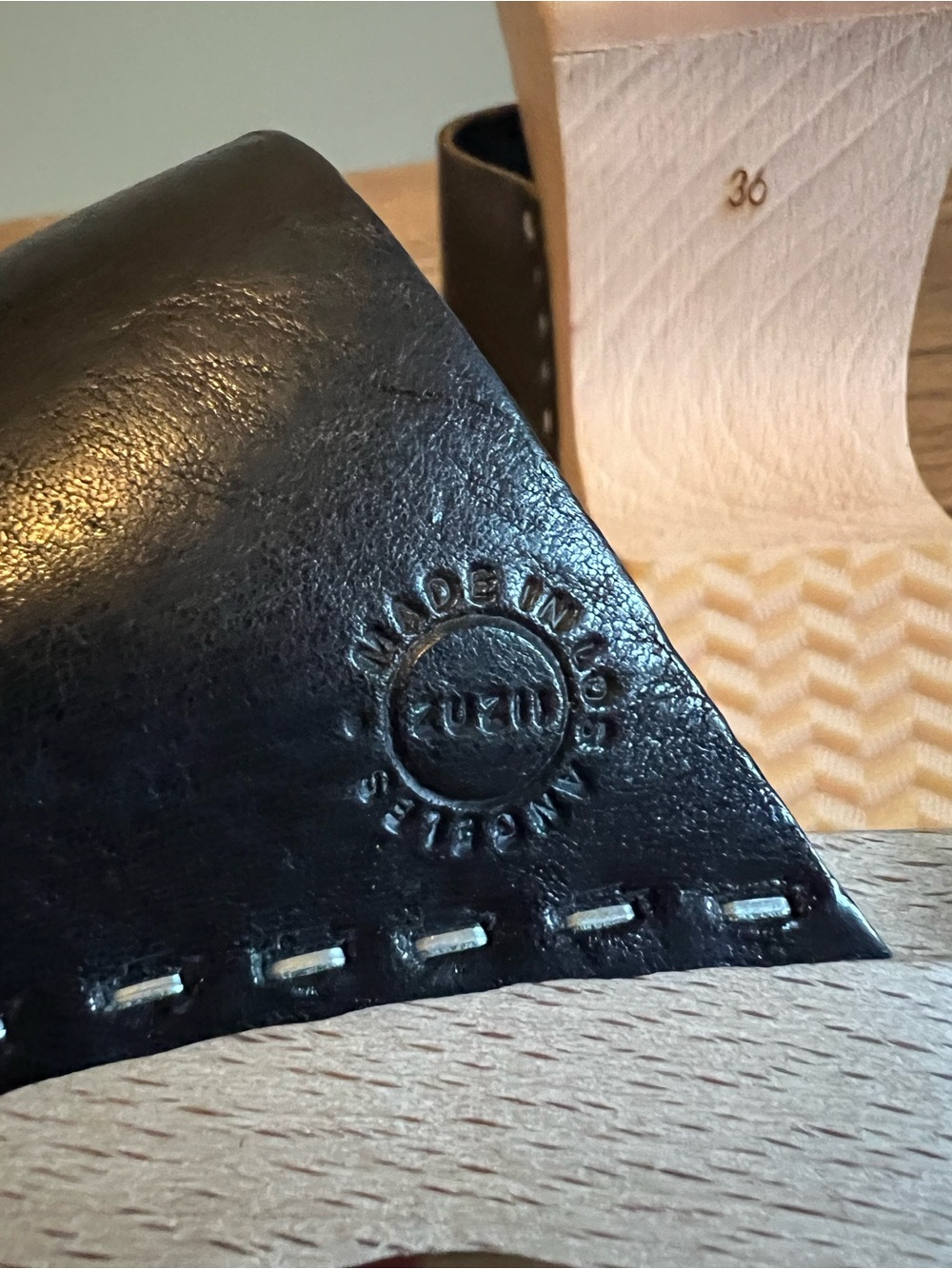 ZUZII Los Angeles| Lennox Wooden Black‎ Clog Sandals - Picture 2 of 11
